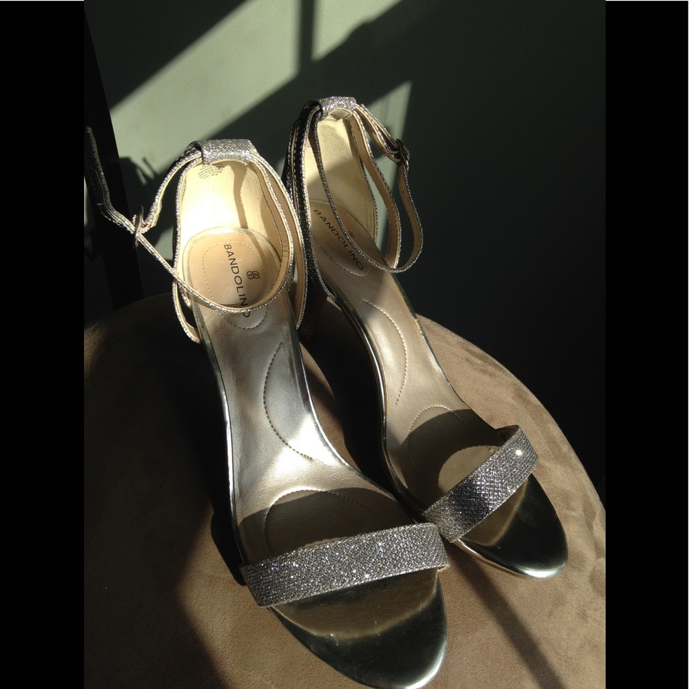 BEAUTIFUL!! NWOT BANDOLINO SPARKLE HEELS SILVER